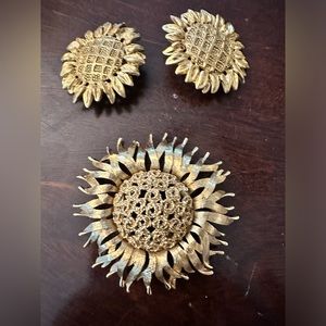 Vintage Monet Sunflower Brooch w/Clip on Sunflower Earrings